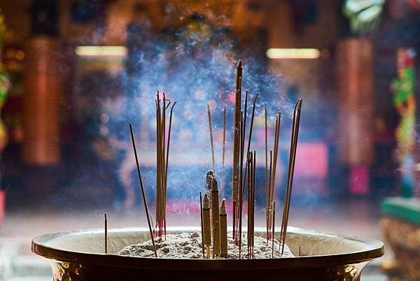 incense-2318955_1920.jpg