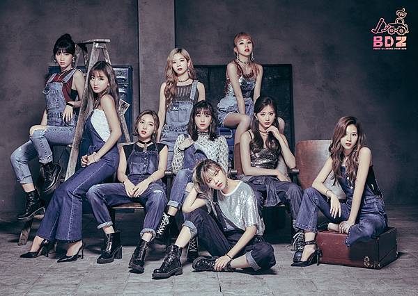 TWICE (3).jpg