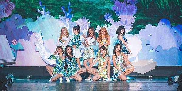 TWICE (6).jpg