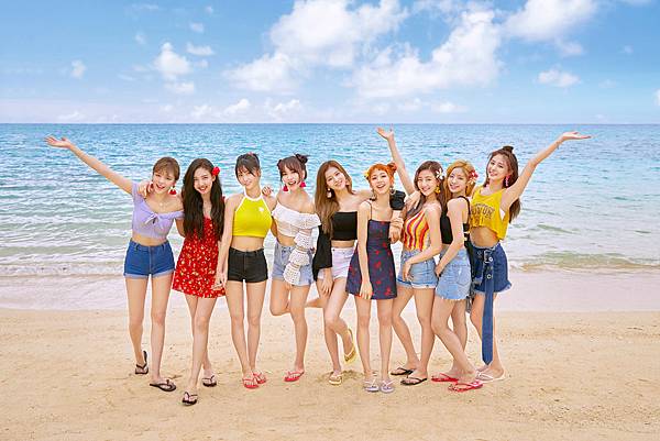 TWICE (14).jpg