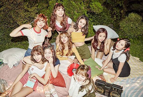 TWICE (18).jpg