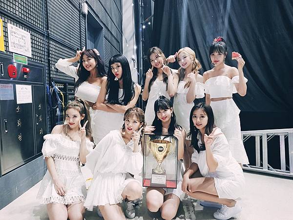 TWICE (31).jpg