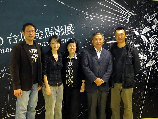 和前台灣駐吐瓦魯賢伉儷合照 和前台灣駐吐瓦魯賢伉儷合照