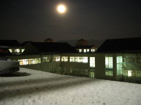宿舍的月亮