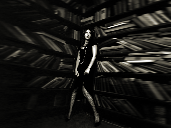 Shiri Appleby 01 - 1600