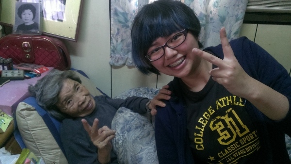 志工思妤到屏東探望慰安婦倖存者-小桃阿嬤 (600x338).jpg 志工思妤到屏東探望慰安婦倖存者-小桃阿嬤 (600x338).jpg