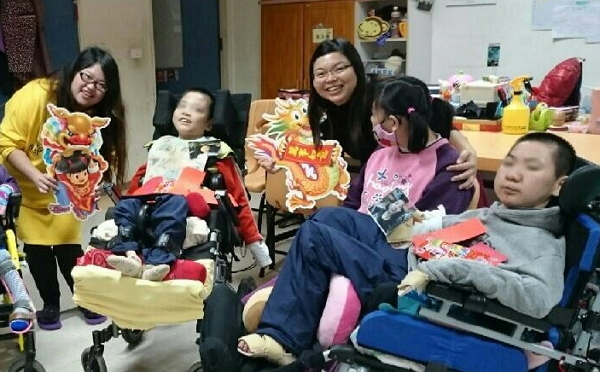 慈愛教養院服務的小天使-600.jpg 慈愛教養院服務的小天使-600.jpg