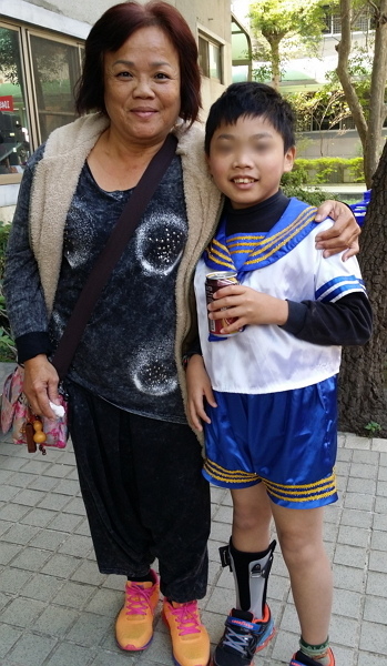 小任跟敬愛的外婆合照-600.jpg 小任跟敬愛的外婆合照-600.jpg