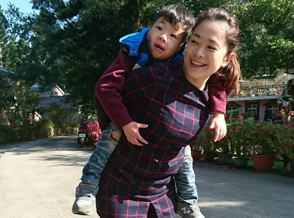 軒宇母子-600.jpg 軒宇母子-600.jpg