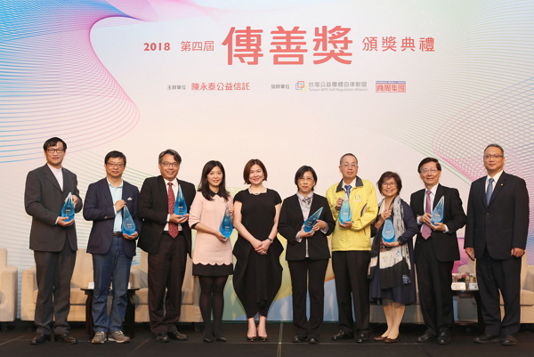 新增_合照_1-600.jpg 新增_合照_1-600.jpg