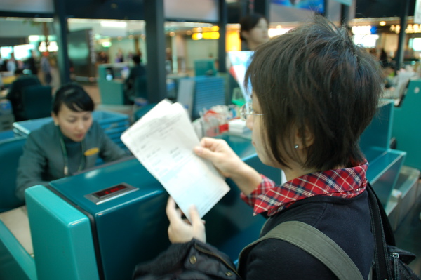 港龍航空櫃檯