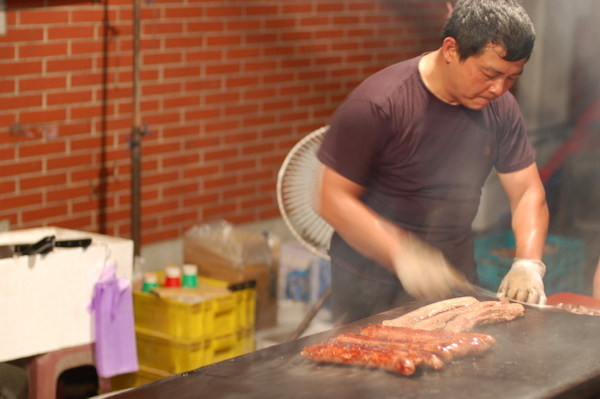 大東夜市必點的石板烤肉