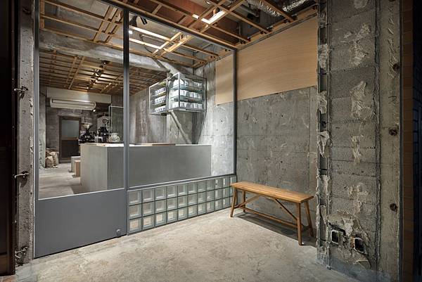 voice-of-coffee-yusuke-seki-interiors-cafes-concrete-japan_dezeen_2364_col_3-1704x1136.jpg