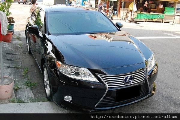 Lexus凌志汽車ES300H豪華版二手車線上估價實例，Lexus凌志汽車中古車行情及車輛介紹。