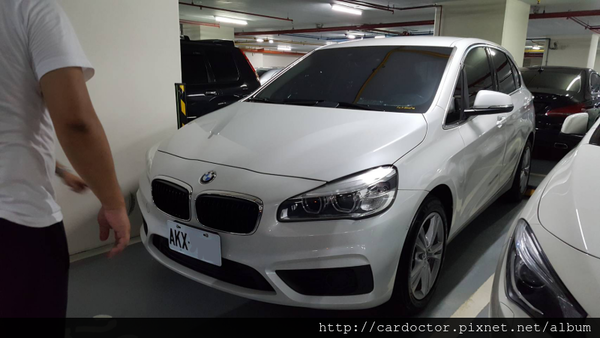 BMW寶馬汽車2015 218D AT台北新莊中古車估價實例，BMW寶馬218D新車售價及中古車行情價格及規格配備介紹。