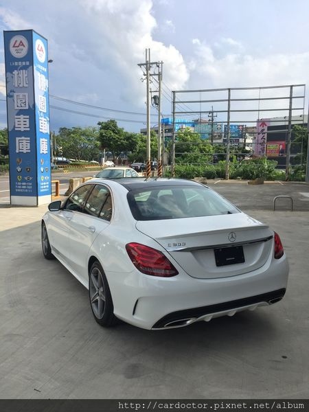 2018最新賓士W205 Benz C300 外匯車買賣 - 數十台各種年份顏色配備價格可供選購，價格約130-160萬，要買要快。買賣賓士W205 C300外匯車推薦建議LA桃園車庫。