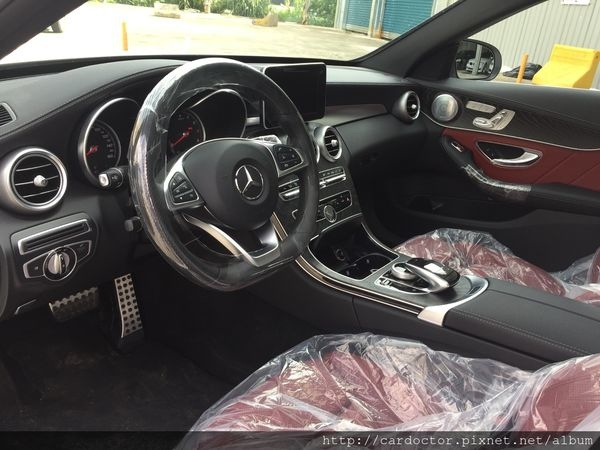 2018最新賓士W205 Benz C300 外匯車買賣 - 數十台各種年份顏色配備價格可供選購，價格約130-160萬，要買要快。買賣賓士W205 C300外匯車推薦建議LA桃園車庫。