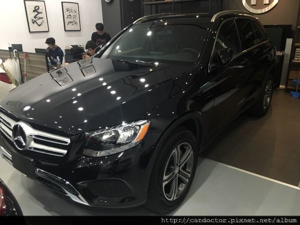 美規外匯車M-BENZ 賓士GLC300 詳細介紹,美規外匯車M-BENZ 賓士 GLC300開箱分享,M-BENZ賓士 GLC300評價分享。買賣外匯車推薦建議LA桃園車庫,買賣中古車估價推薦建議請找LA。 美規外匯車M-BENZ 賓士GLC300 詳細介紹,美規外匯車M-BENZ 賓士 GLC300開箱分享,M-BENZ賓士 GLC300評價分享。買賣外匯車推薦建議LA桃園車庫,買賣中古車估價推薦建議請找LA。