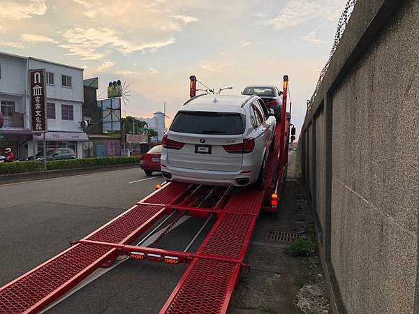 自辦美規外匯車BMW X5流程分享，代辦美規外匯車BMW X5回台介紹。X5評價及規格配備，外匯車商推薦 LA 桃園車庫