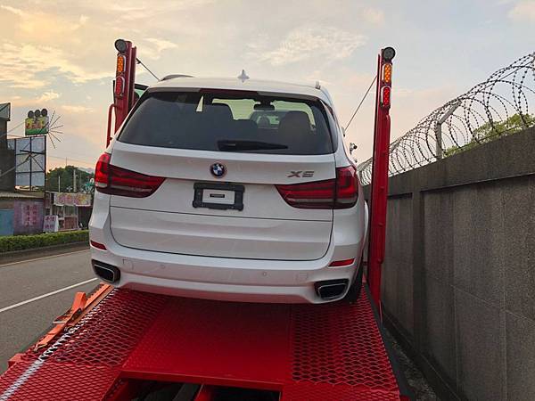 自辦美規外匯車BMW X5流程分享，代辦美規外匯車BMW X5回台介紹。X5評價及規格配備，外匯車商推薦 LA 桃園車庫