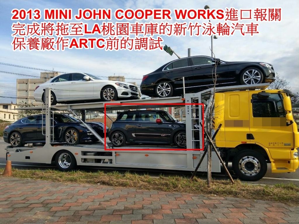 2013 MINI JOHN COOPER WORKS進口報關完成將拖至LA桃園車庫的新竹泳輪汽車保養廠作ARTC車測前的調試.jpg