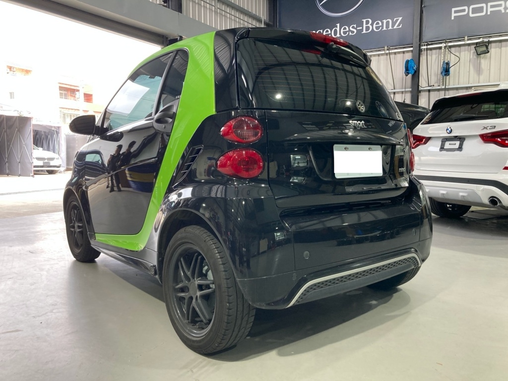 賓士SMART中古車販售中，買賣中古車推薦世界車業。賓士SMART二手車。