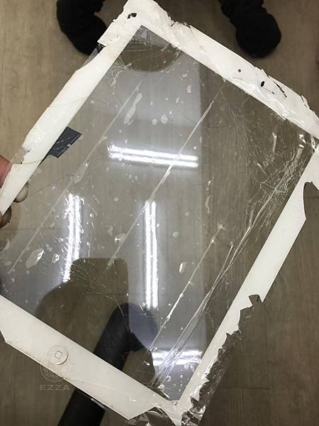 IPAD4面板破裂 IPAD4面板破裂