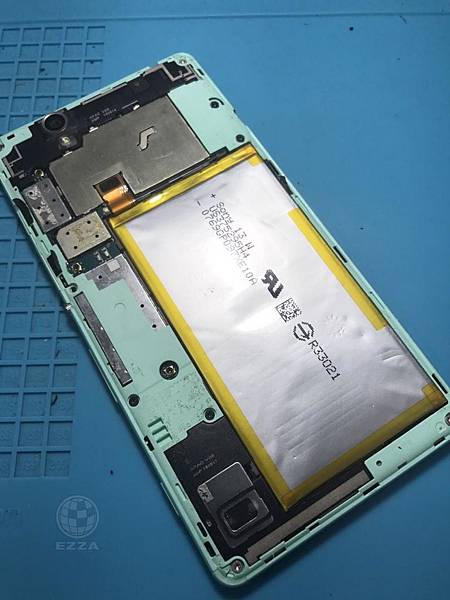 SONY C4電池膨脹.jpg SONY C4電池膨脹.jpg