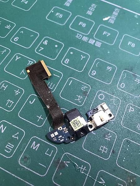 M8更換尾插(2).jpg M8更換尾插(2).jpg