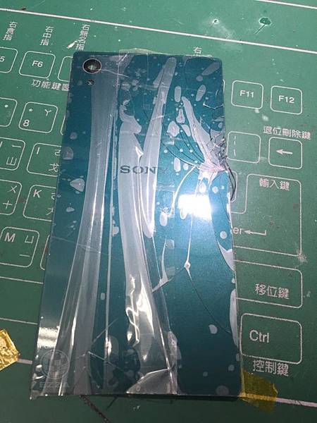 Z5背蓋破裂(2).jpg Z5背蓋破裂(2).jpg