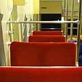 連車廂座椅都是階梯式 真的很佩服日本人的巧思