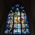 教堂最有名的彩繪窗--捷克分離派畫家慕夏的作品