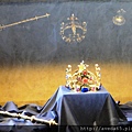 加冕皇冠，真貨在教堂有七道門鎖的房間裡