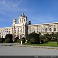 維也納自然史博物館，與藝術史博物館(Kunsthistorisches Museum) 相對而望