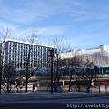 斯德哥爾摩國際會展中心，外牆是太陽能蓄電裝置，可以完全供給會展中心用電，徹底的綠建築