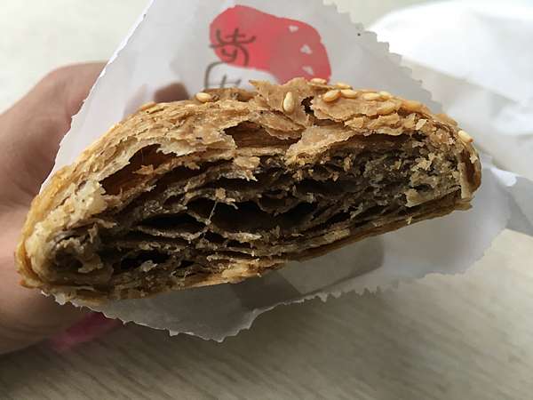 新北市新店區 老中央餅坊 中央店 超酥脆 吃得滿身都是 美食過客 痞客邦