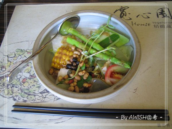 [寬心園] 如意套餐的沙拉：和風蔬菜沙拉，日式醬料的味道超特別....