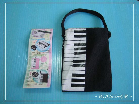 【交響周邊】鋼琴手機袋：迷你版的野田妹鋼琴包，袋子長約10cm、寬約7cm，太瘦小的手機會跌出來....XD