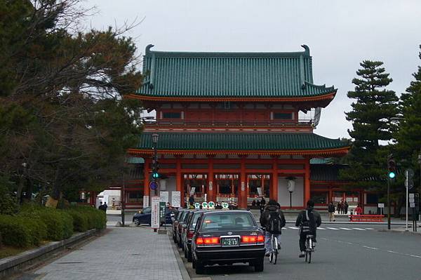 01-平安神宮-応天門與計程車