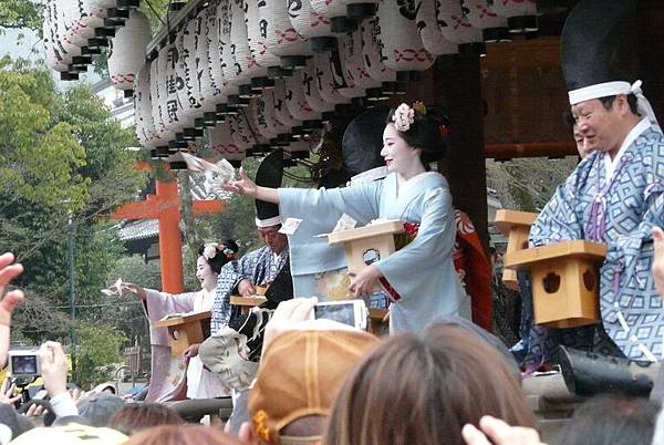 03-八阪神社-灑豆子2