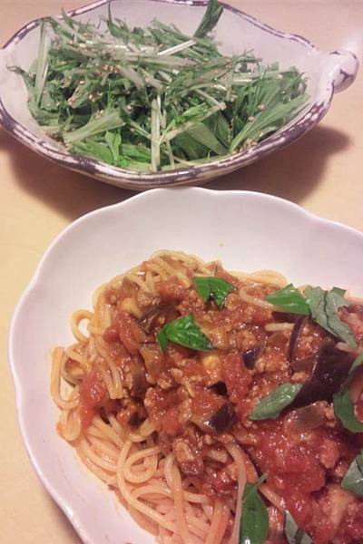 茄子肉醬義大利麵 × 水菜沙拉