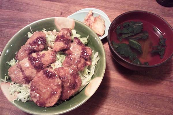 ソースカツ丼～～豬排蓋飯。