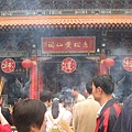 黃大仙祠香客很多.jpg