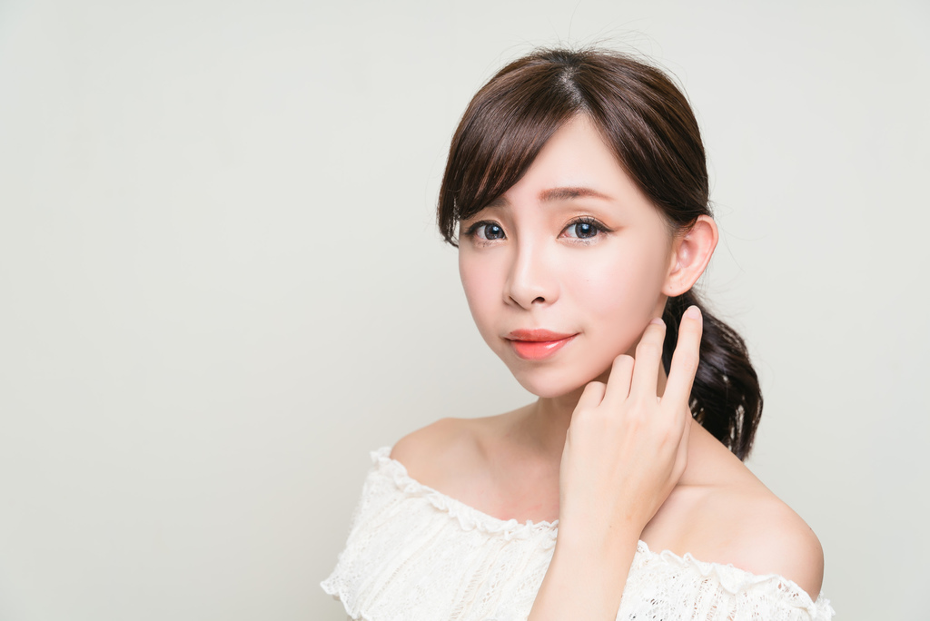 晶鑽時尚診所 晶鑽時尚診所 蜜拉克拉提ellense細緻V臉及飽滿額頭 台灣最美女醫師王彥文醫師親自執行