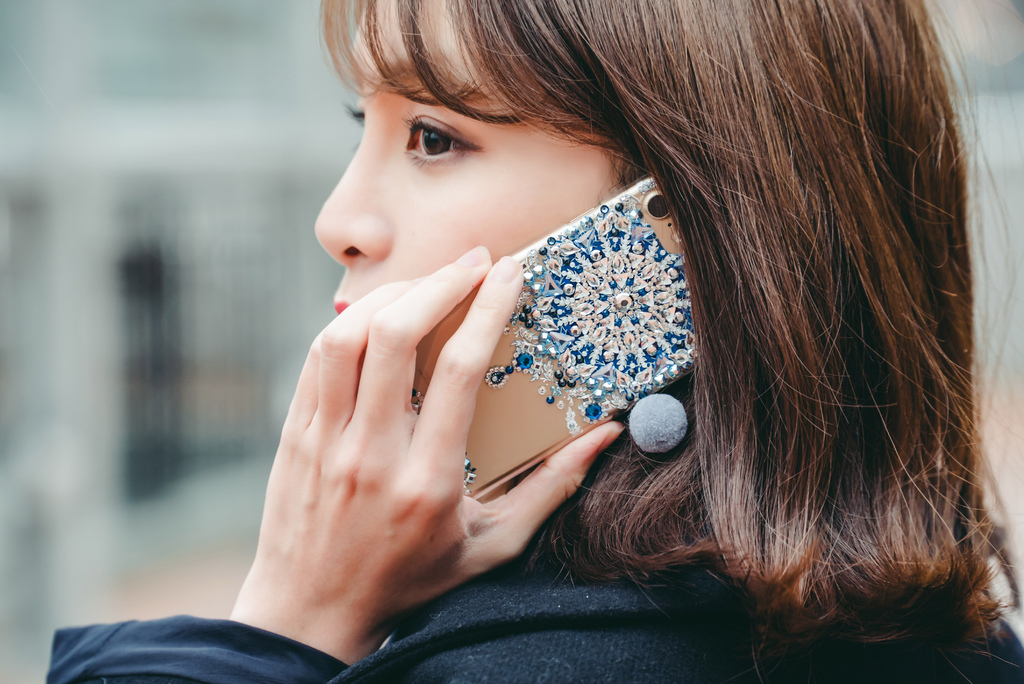 apbs施華洛世奇彩鑽保護殼極幻奢華限定版冰雪情緣 blog珂荷莉9s.jpg apbs施華洛世奇彩鑽保護殼極幻奢華限定版冰雪情緣 blog珂荷莉9s.jpg