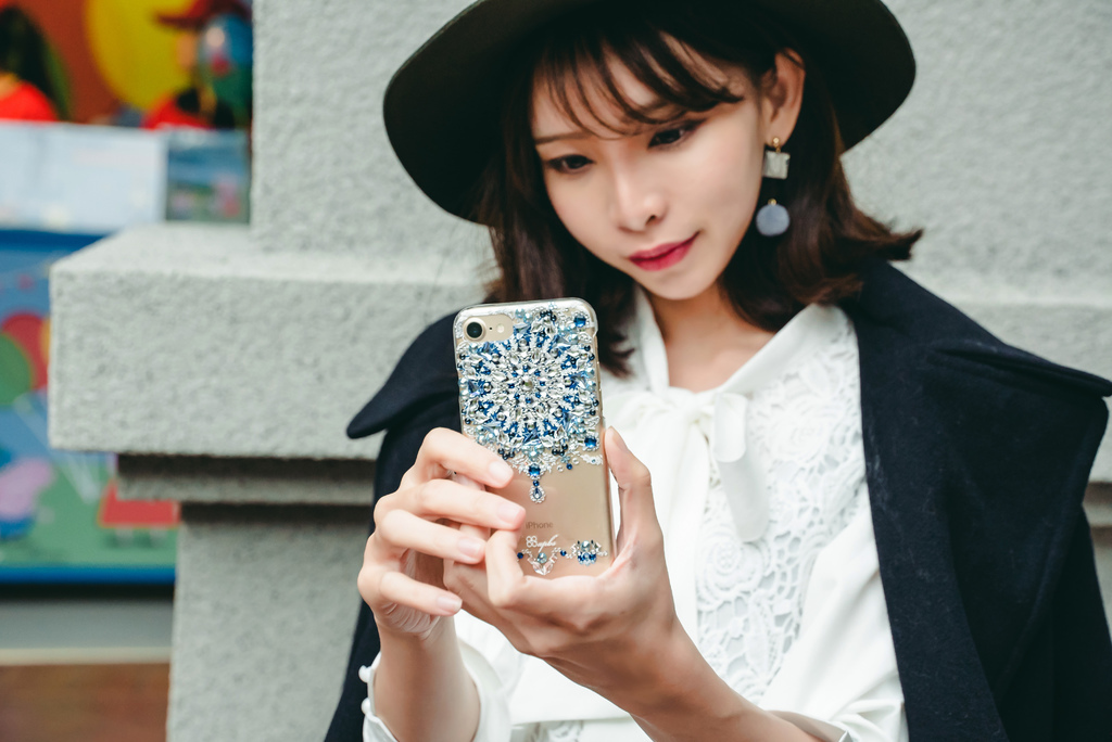 apbs施華洛世奇彩鑽保護殼極幻奢華限定版冰雪情緣 blog珂荷莉8s.jpg apbs施華洛世奇彩鑽保護殼極幻奢華限定版冰雪情緣 blog珂荷莉8s.jpg