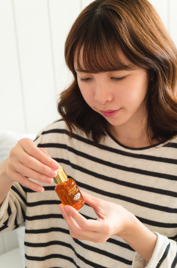佐登妮絲龍血求麗系列精華液2 珂荷莉.jpg