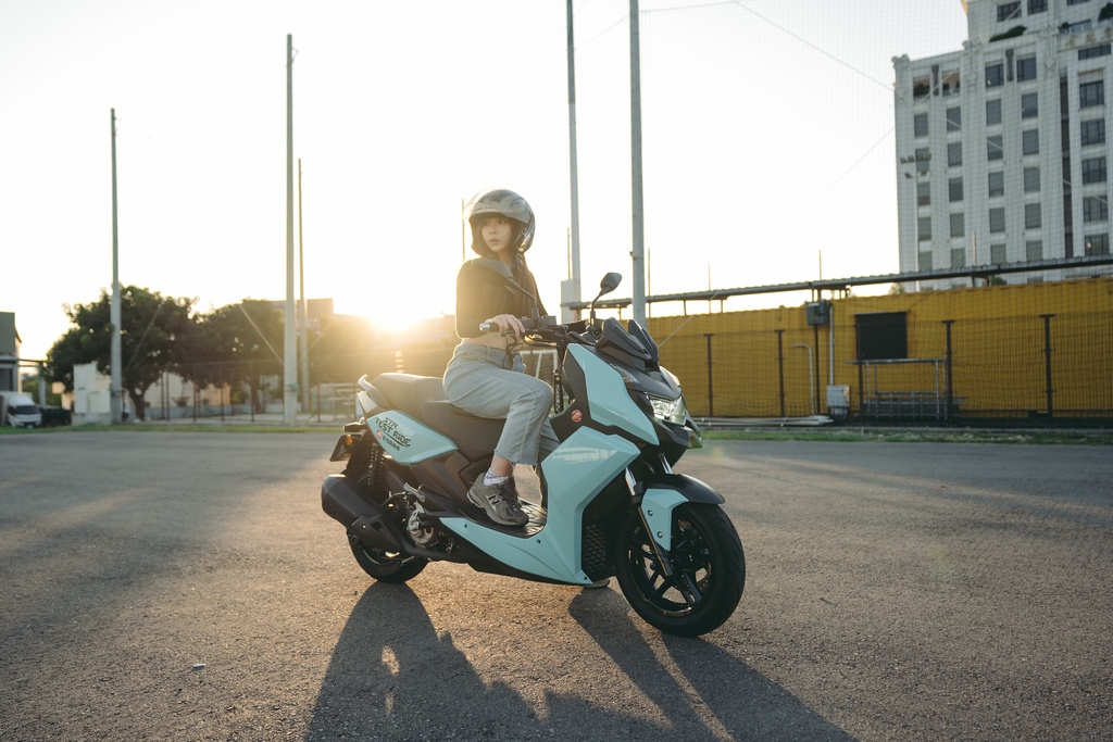​​【開箱】宏佳騰機車STR250評價 白牌機車之王 最佳馬