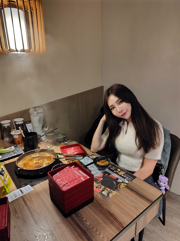 【開箱】輕手機推薦 東京本色日潮直送 SHARP AQUO 【開箱】輕手機推薦 東京本色日潮直送 SHARP AQUO