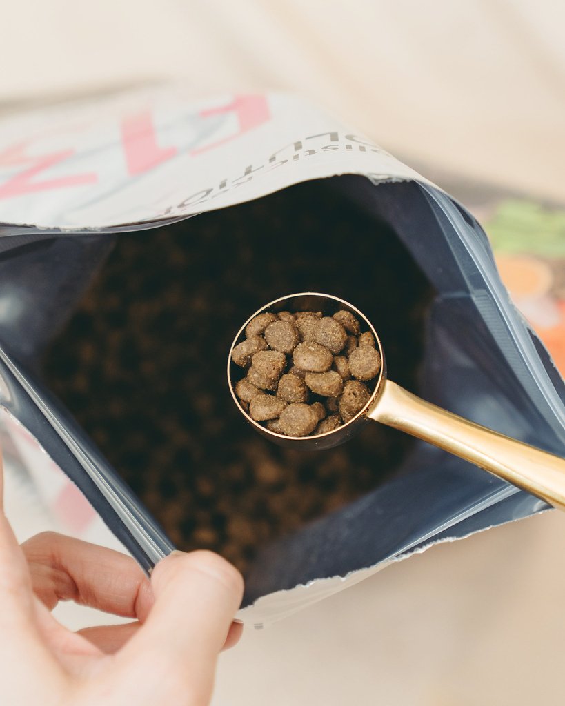 【开箱】市售三款热门无谷猫粮分享：耐吉斯高肉量低碳水E系列 